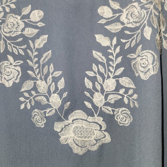 Torrid 3 3X Blue Georgette Sleeveless Floral Embroidered Shark Bite Blouse Boho - Picture 3 of 7